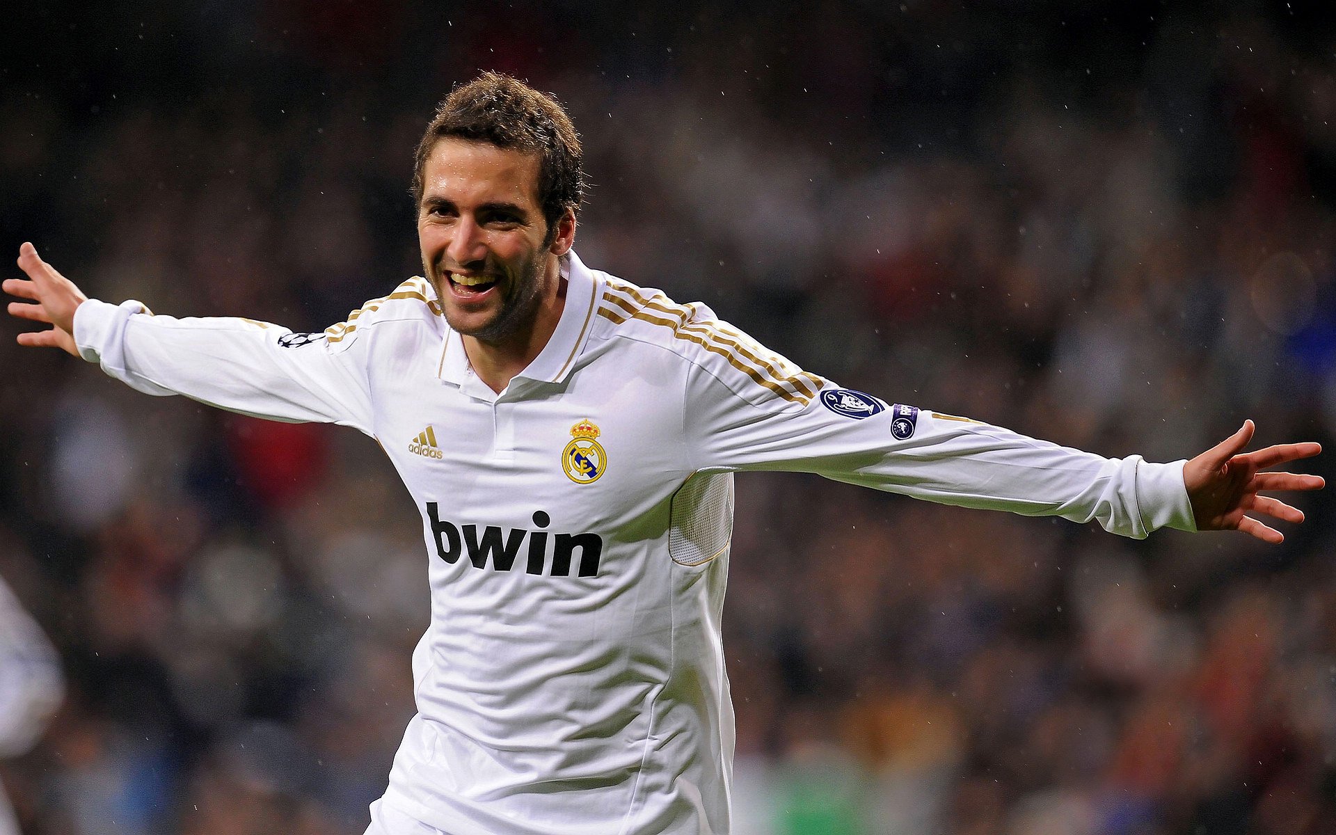 勇士迎来连胜，库里再次爆发，穆迪闪耀全场，勇士高层谈续约库里